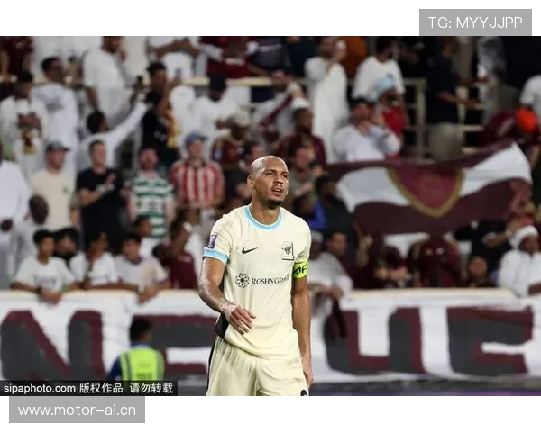 佛得角错失绝杀单刀包抄球员怒捶草皮替补球员准备庆祝瞬间 佛得角错失绝杀单刀包抄球员怒捶草皮替补球员准备庆祝瞬间